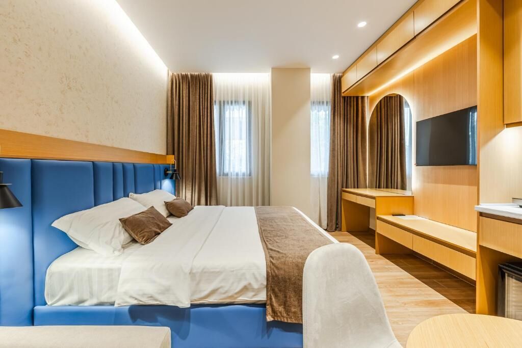 In-room safe, blackout curtains, soundproofing, free WiFi