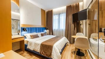 Double Room | In-room safe, blackout curtains, soundproofing, free WiFi