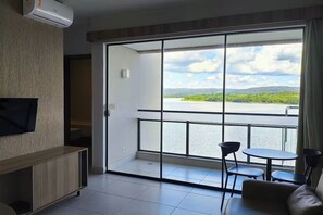 Interior - 2-bedroom apartment with balcony and views of Lake Corumbá at Praias do Lago Eco Resort. (Caldas Novas)