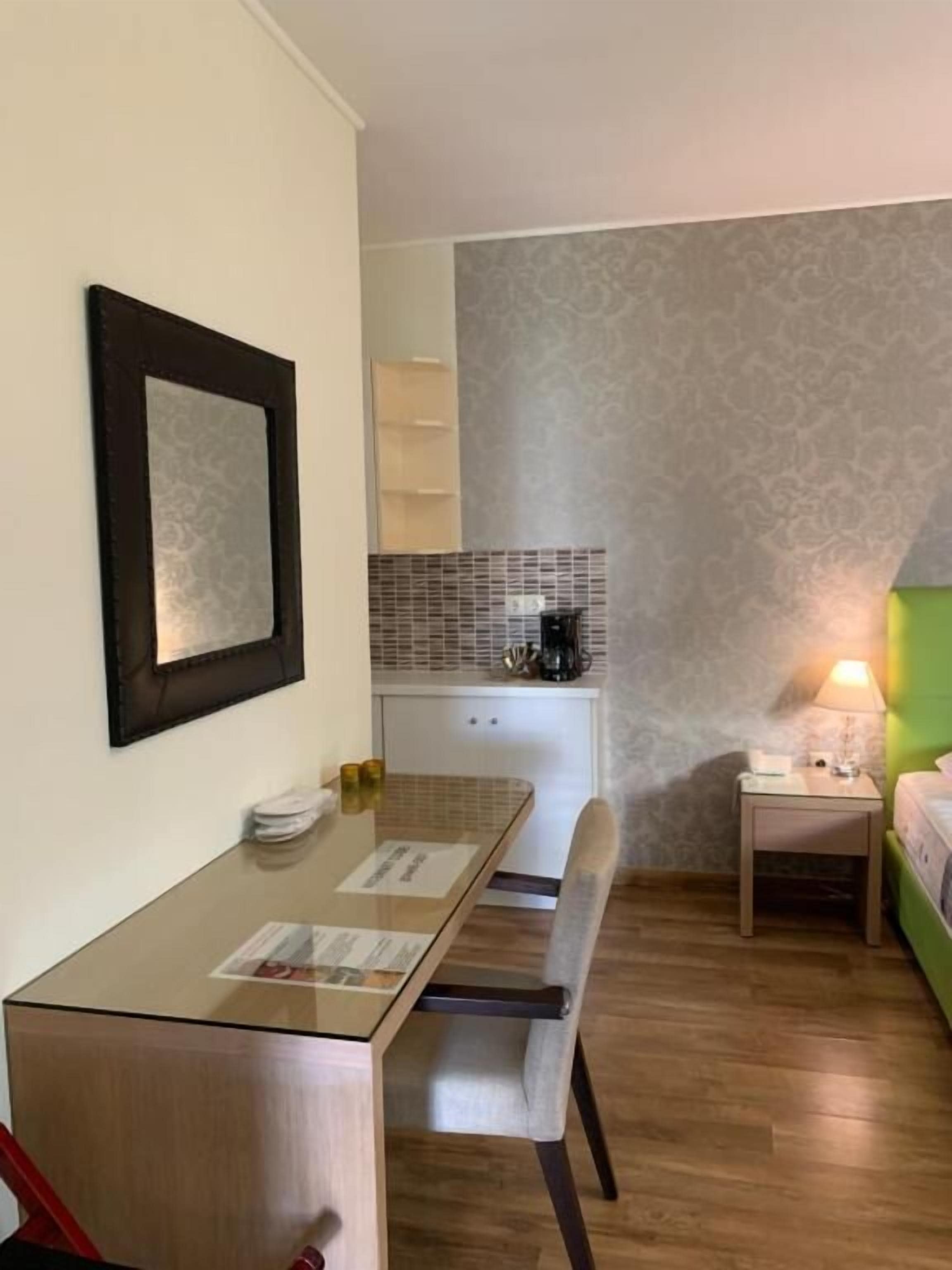 Apartment | Dining
