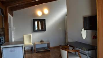 Apartment, Balcony, City View | Interior
