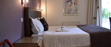 Studio, balcon, vue sur la ville | Coffre-fort, fer et planche à repasser, accès au Wi-Fi (inclus)