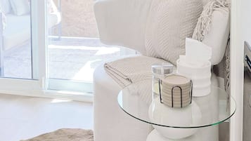 House, 2 Bedrooms, Patio | Living area