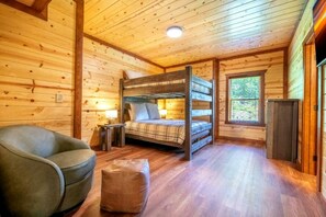 Room - Spacious 8-bedroom cabin in Sevierville, Indoor Pool, Hot Tub, Game Room (Sevierville)