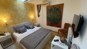 Deluxe Double Room | In-room safe, blackout drapes, soundproofing, WiFi (free)