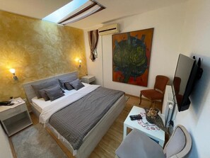 Deluxe Double Room | In-room safe, blackout curtains, soundproofing, free WiFi - Tepic Garni Hotel  (Temerin)