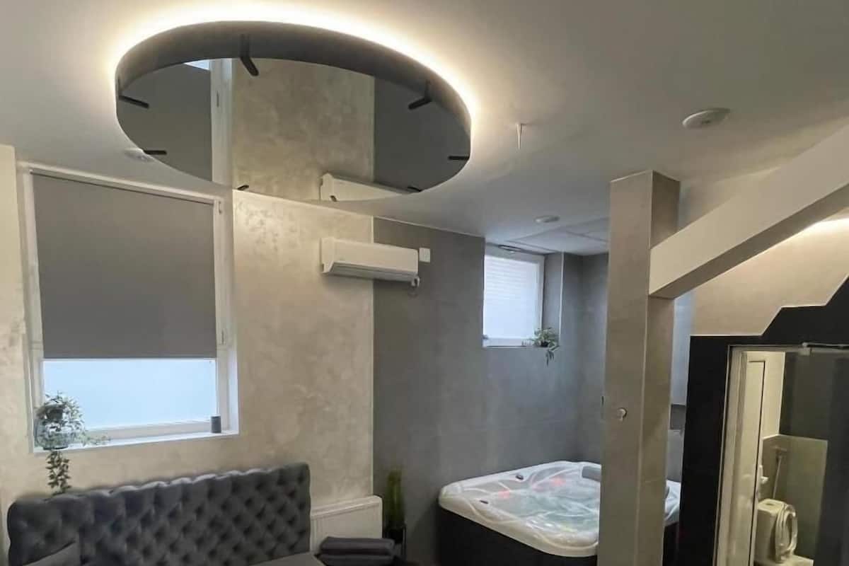 Suite | Caja de seguridad en la habitación, cortinas blackout y insonorización