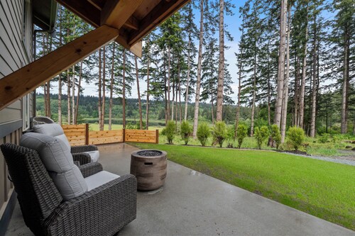 Cozy Island Escape, Patio, Central to Beaches
