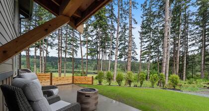 Cozy Island Escape, Patio, Central to Beaches