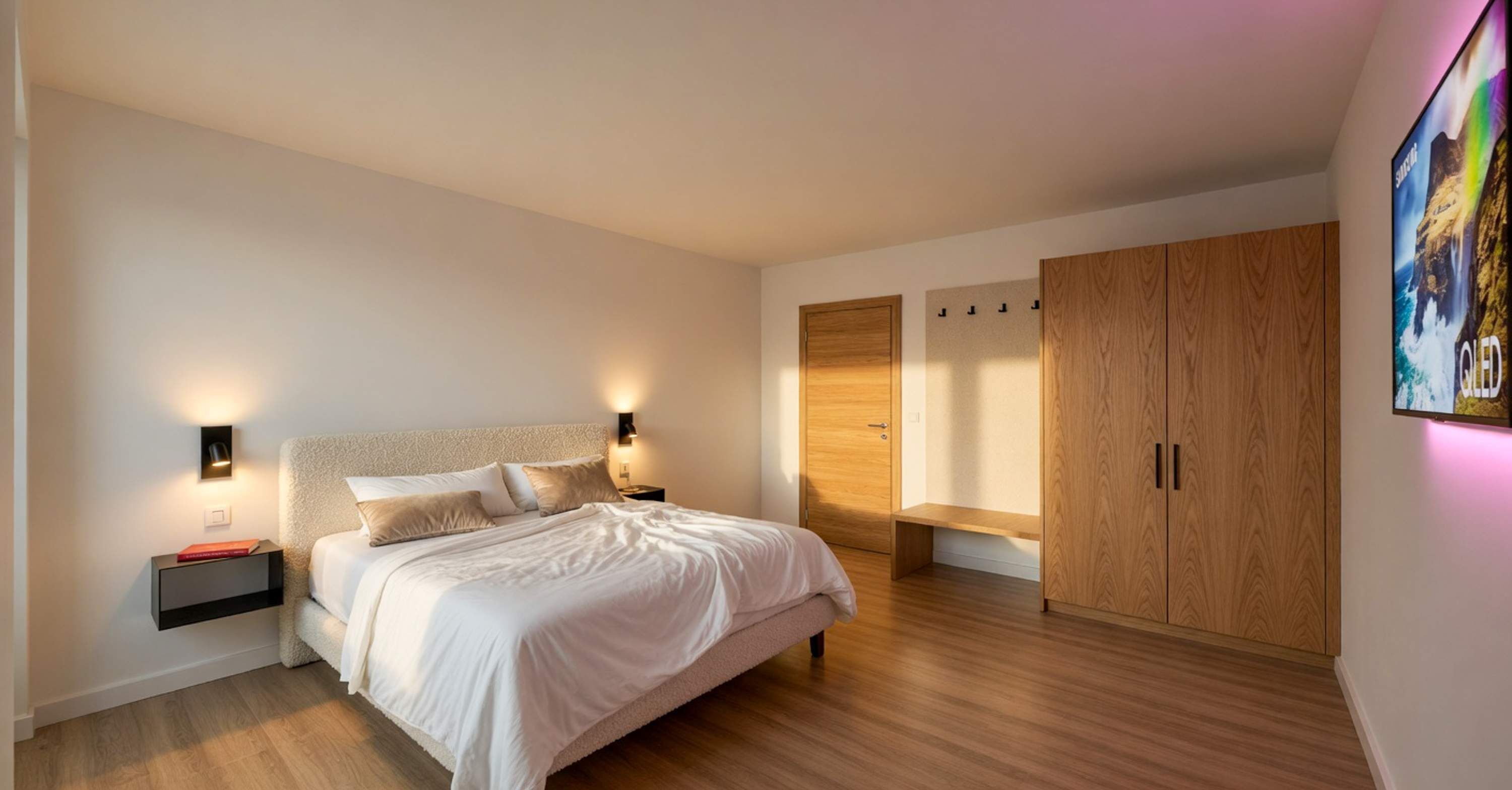 Tabla de planchar con plancha, wifi, ropa de cama
