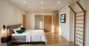 2 habitaciones, tabla de planchar con plancha, wifi y ropa de cama 