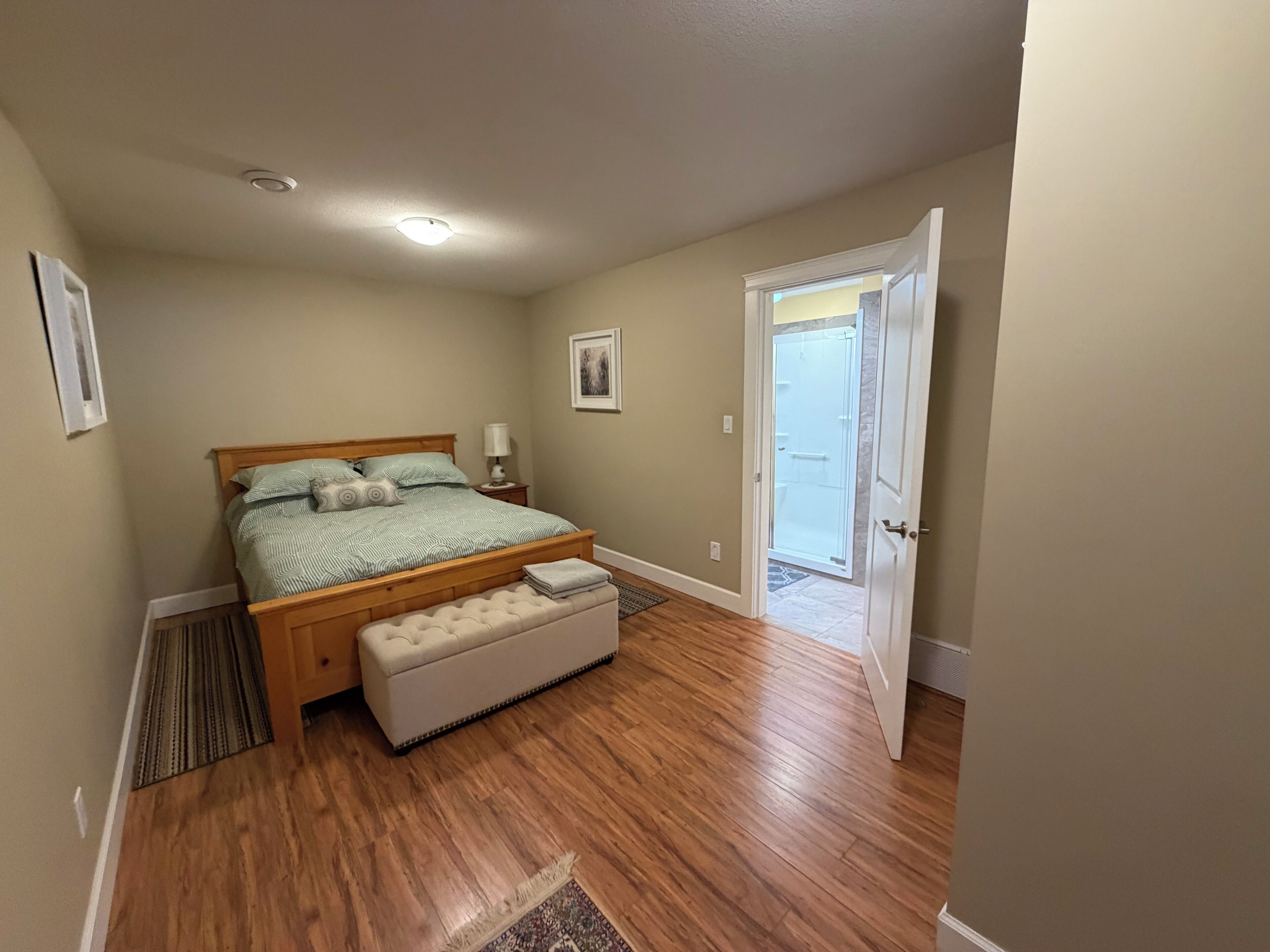 Poolside Oasis In Penticton | Private Fenced Pool, 3br Family Retreat - Okanagan-Similkameen