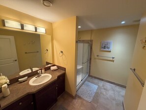 Bathroom - Poolside Oasis in Penticton | Private Fenced Pool, 3BR Family Retreat (Penticton)