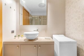 Bathroom - Vrbo Property (Milano)