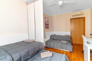 Room - Vrbo Property (Milano)