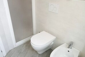 Bathroom - Vrbo Property (Milano)