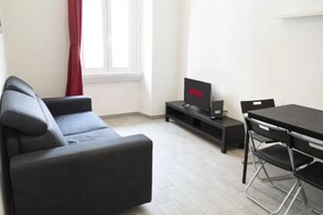 Living area - Vrbo Property (Milano)