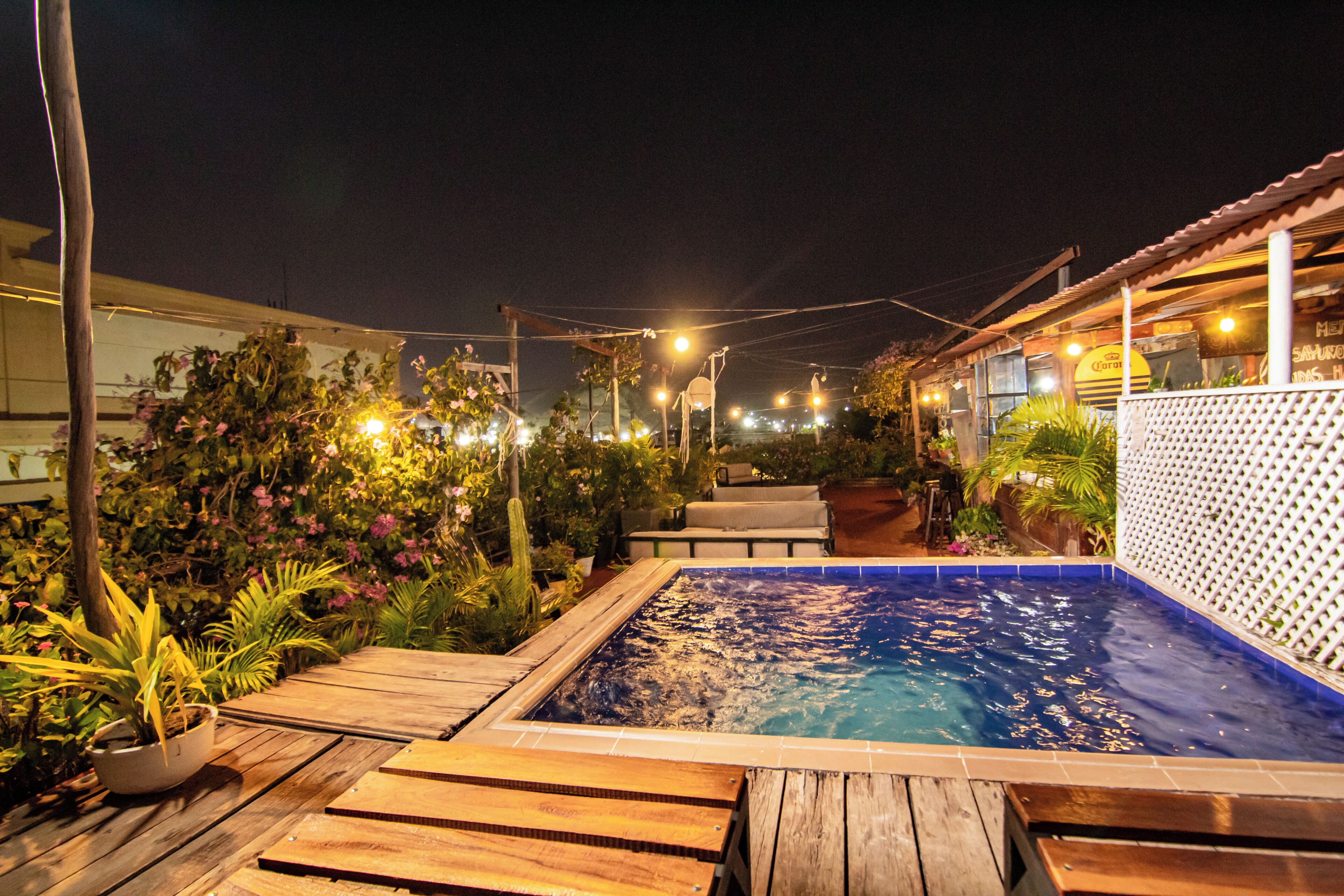 Deluxe Studio Suite | Pool