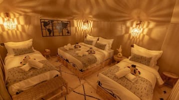 Habitació quàdruple Deluxe, vistes a la muntanya | Wifi gratuïta