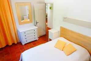 Room - Vrbo Property (Saint-Pompon)