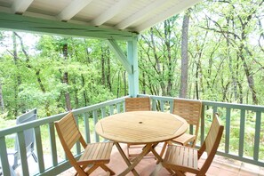 Outdoor dining - Vrbo Property (Saint-Pompon)
