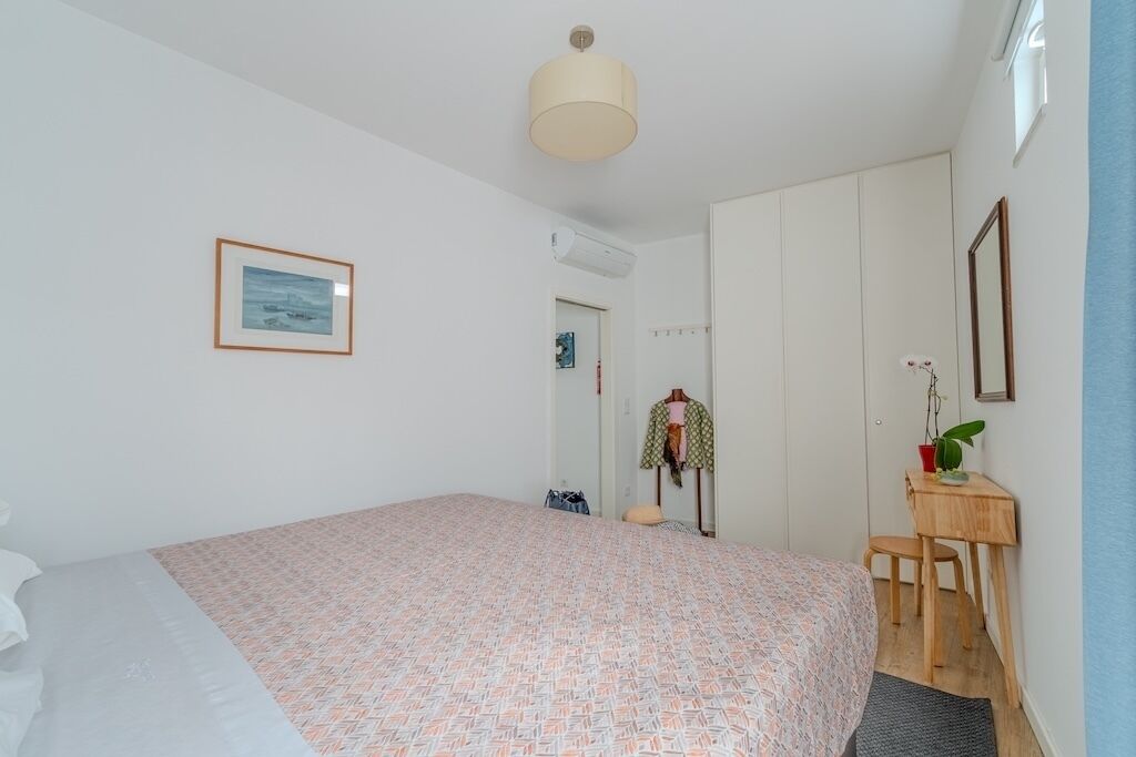 1 Schlafzimmer, Zimmersafe, Schreibtisch, Bügeleisen/Bügelbrett