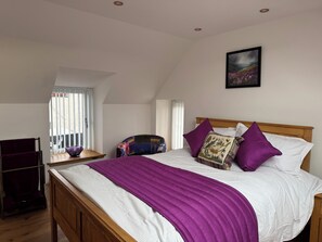 Room - The Mulberry room, Double room, within Tigh Fen House.  Room only basis (Broadford)