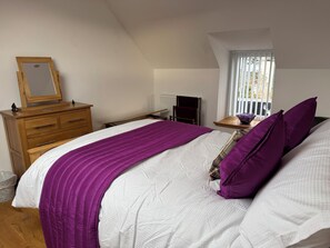 Room - The Mulberry room, Double room, within Tigh Fen House.  Room only basis (Broadford)