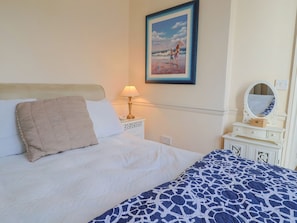 2 bedrooms, free WiFi, individually decorated, individually furnished - 2 St Michaels House (Lyme Regis)