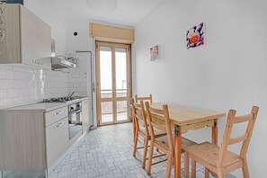 Private kitchen - Vrbo Property (Milano)