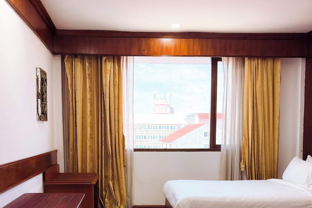 Superior Twin Room, City View | Premium bedding, in-room safe, laptop workspace, blackout curtains