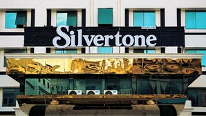 Exterior detail - Silvertone Hotel (Pattaya)
