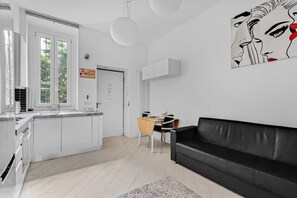 Living area - Vrbo Property (Milano)