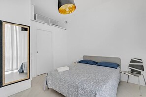 Room - Vrbo Property (Milano)