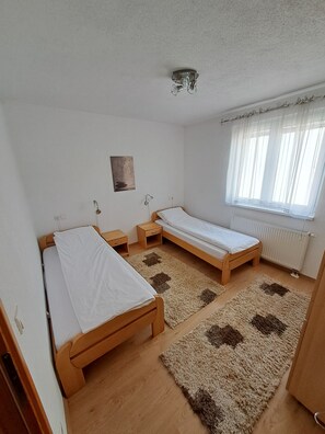 2 slaapkamers, een strijkplank/strijkijzer, wifi, beddengoed