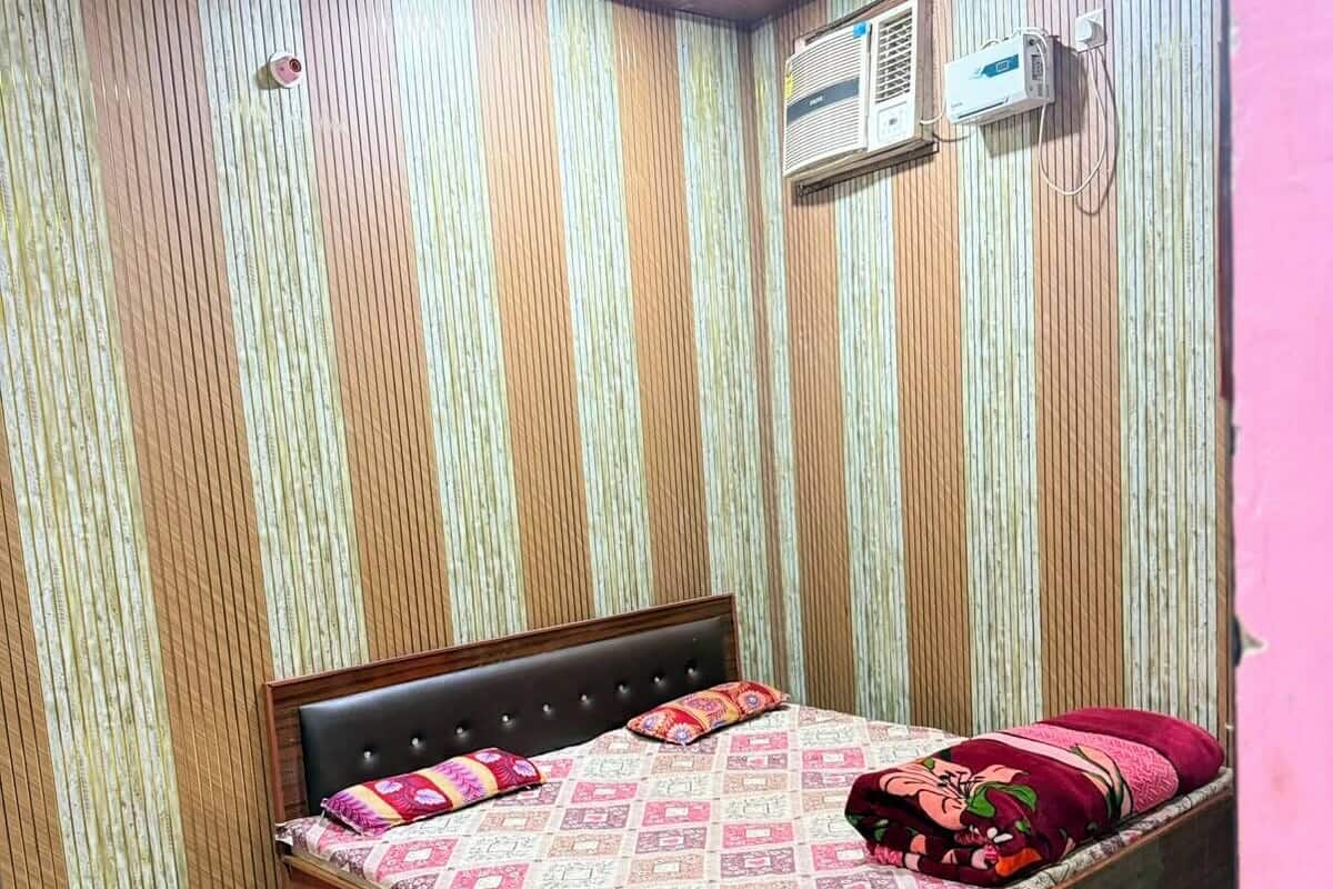 Habitación individual Deluxe, balcón | Escritorio y espacio para trabajar con laptop 