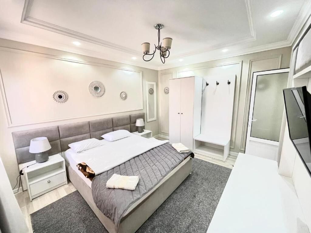 Deluxe Double Room, Courtyard View | Desk, free WiFi