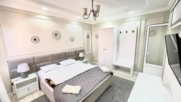 Deluxe Double Room, Courtyard View | Desk, free WiFi