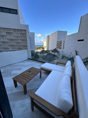 Terrace/patio - Bajareque Oceanfront Luxury 3 BR Villa (Telchac Puerto)