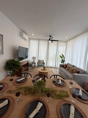 TV, offices - Bajareque Oceanfront Luxury 3 BR Villa (Telchac Puerto)
