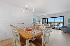 Apartment, 1 King-Bett und Schlafsofa (Carlos Pointe #231 Beach Bum Getaway) | Speisen