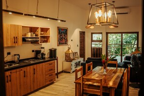 Interior - Samaya Lush Lakeside Apt. - Mystic Lotus (Flores)