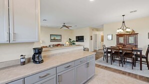 Private kitchen - Quiet Desert Haven- 5 mins to Starr Pass (Tucson)