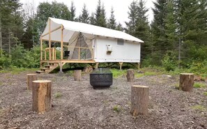 Exterior - Le tigneny!: Ready to camp in Charlevoix! (Saint-Siméon)