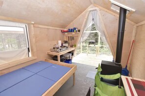 Interior - Ouiscon! Ready to go camping in Charlevoix! (Saint-Siméon)