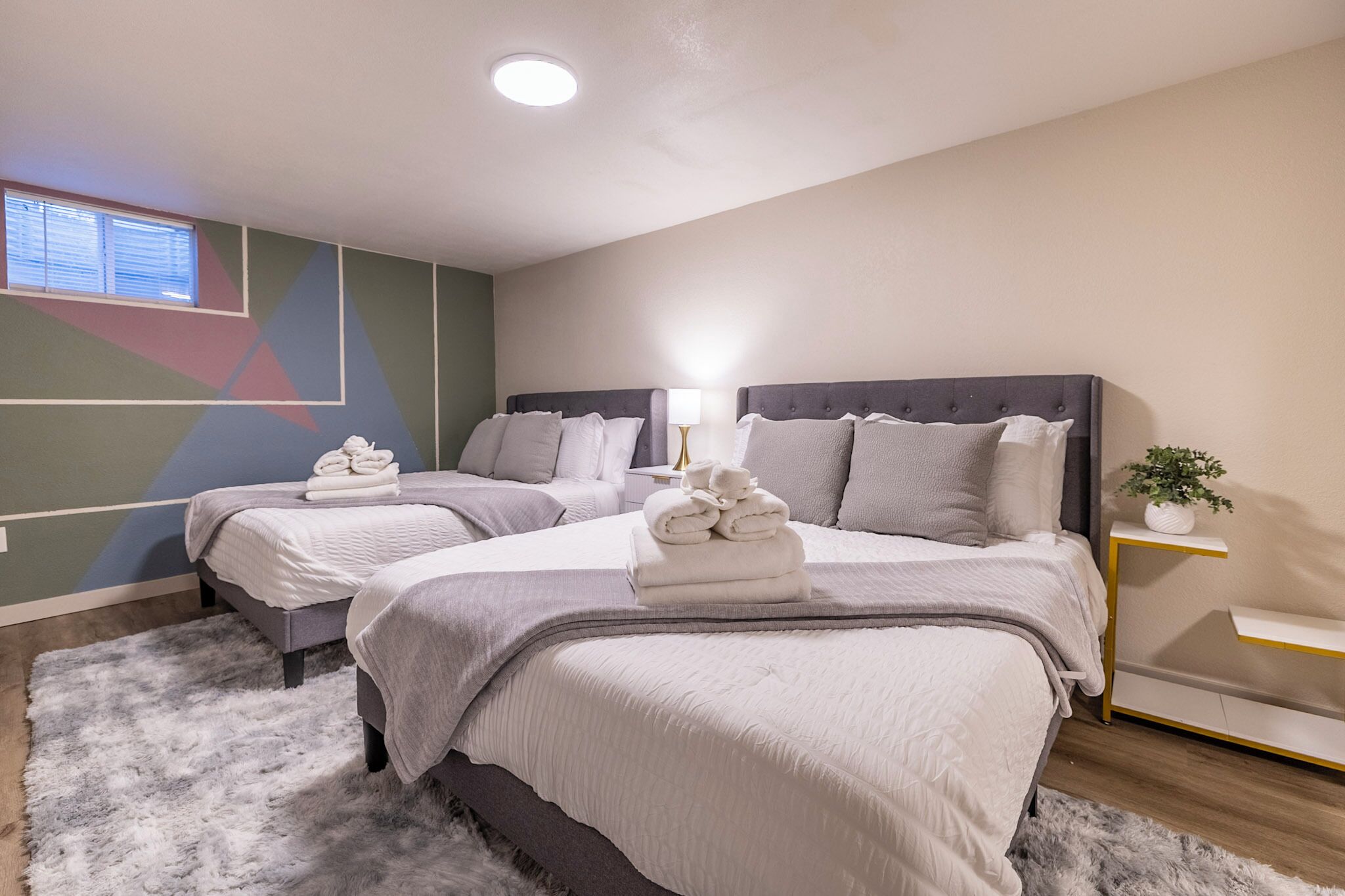 4 bedrooms, desk, iron/ironing board, travel crib