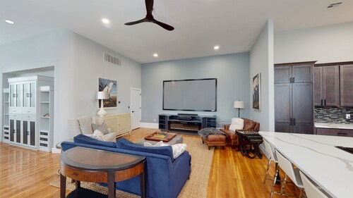 Upscale downtown loft, will not disappoint!