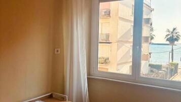 Double or Twin Room, Balcony, Sea View | Interior