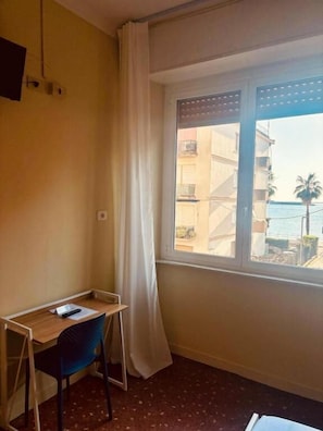 Double or Twin Room, Balcony, Sea View | Bahagian dalam