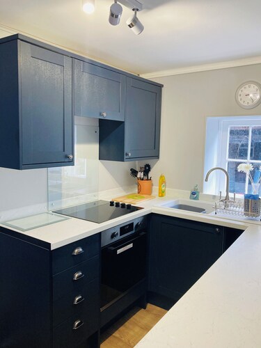 Cosy cottage in the heart of Llandeilo. Perfect for a quick and convenient stay.